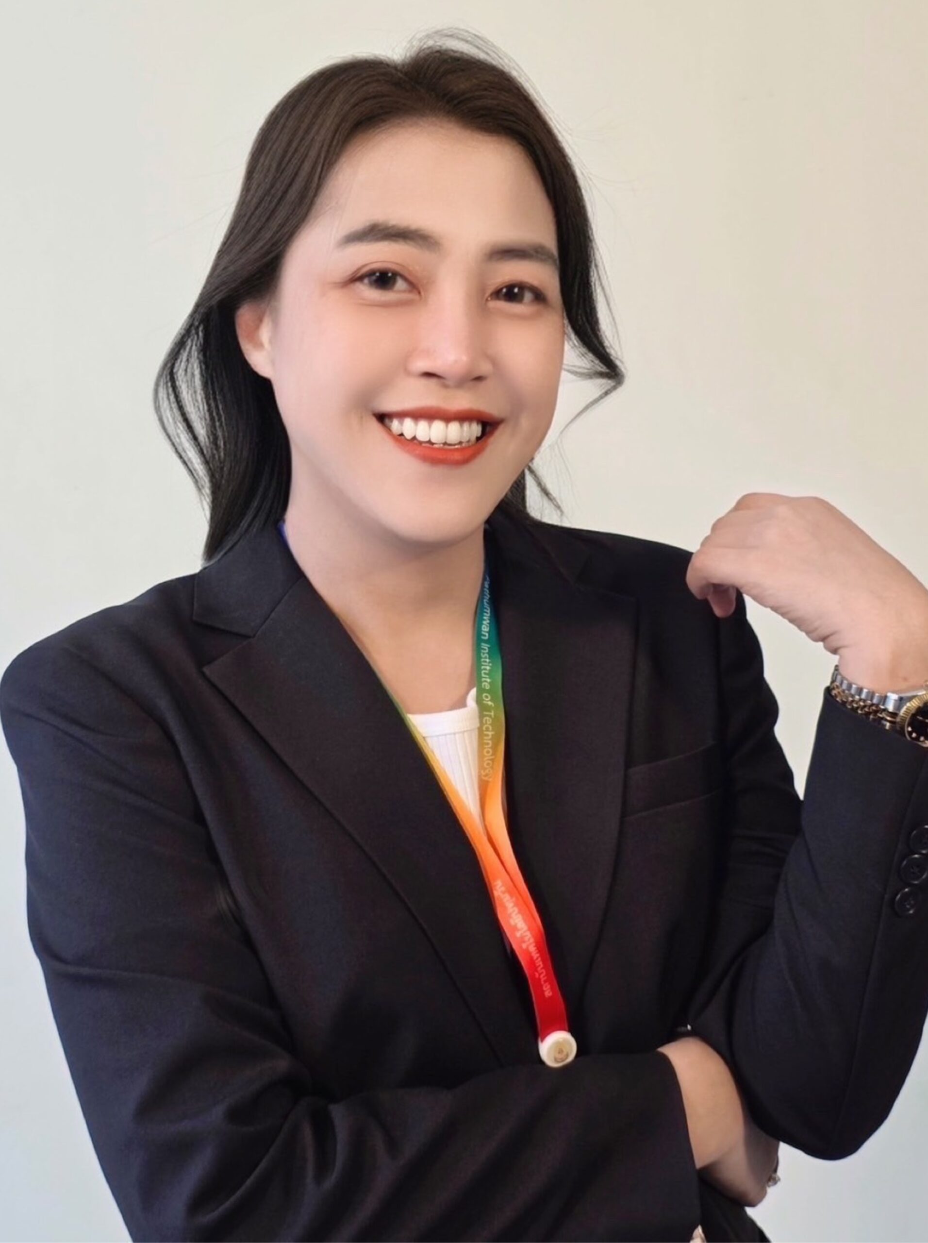 อาจารย์ธนวรรณ คล้ายเครือญาติ