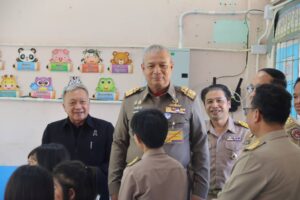 วันพุธที่ 7 มกราคม พ.ศ. 2569 – พลเรือเอก พงษ์เทพ หนูเทพ องคมนตรี ในฐานะประธานกรรมการมูลนิธิราชประชานุเคราห์ ในพระบรมราชูปถัมภ์ และกรรมการโครงการกองทุนการศึกษา เดินทางตรวจเยี่ยมรับฟังผลการดำเนินงานของโรงเรียนในพื้นที่จังหวัดตาก